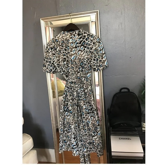 Leopard
grey/blue print midi dress - Picture 4 of 8